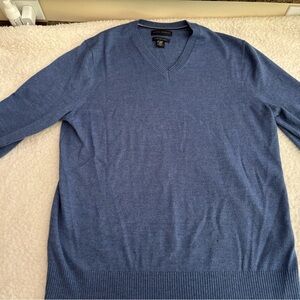 Banana Republic Men's V-Neck Sweater in Blue | Size LARGE | 100% Merino Wool